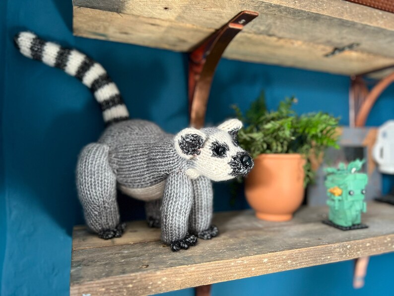 Alicia the Lemur Knitting Kit image 2