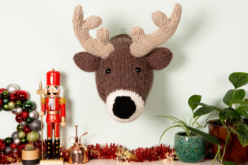 Giant Deer Head Knitting Kit image 7