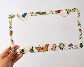 Cornice portatarga con farfalle e fiori selvatici, copri targa a tema natura, accessori botanici per auto, retro in alluminio