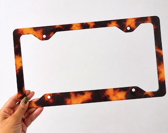Kennzeichenhalter mit Schildpattmuster, brauner Nummernschildbezug, glänzende Aluminiumrückseite, Autozubehör