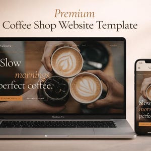 Könnte beinhalten: Ein Laptop und ein Smartphone zeigen eine Vorlage für eine Café-Website. Der Laptop-Bildschirm zeigt drei Kaffees mit Latte Art. Der Text auf dem Bildschirm lautet "Slow mornings, perfect coffee."