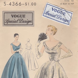 Pode incluir: Um padrão de costura vintage para um vestido com saia cheia. O padrão é para o tamanho 12, com um busto de 76 cm e um quadril de 84 cm. O padrão é da Vogue Special Design e data de 1952.