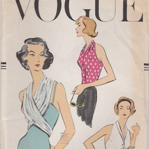 Puede incluir: Portada de patrón de costura Vogue vintage con ilustraciones de moda femenina. La portada muestra el logotipo de Vogue, el número de patrón y el texto: Printed and Perforated Pattern. Talla 14 (86 cm de busto).