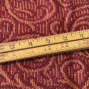 Gelber Vintage Zollstock