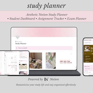 Puede incluir: Una plantilla de planificador de estudios digital que se muestra en la pantalla de una computadora portátil, tableta y teléfono inteligente. La interfaz presenta un esquema de color rosa suave y blanco con secciones.