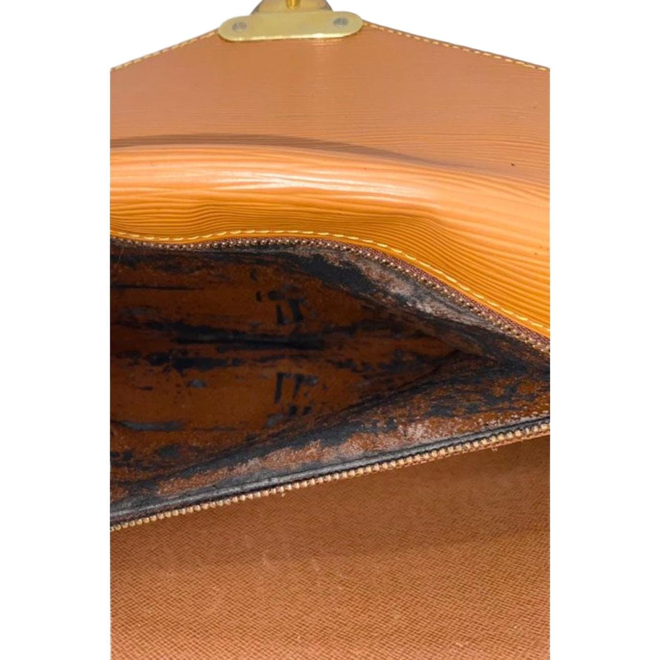 Louis Vuitton Serie Dragonne Clutch image 9
