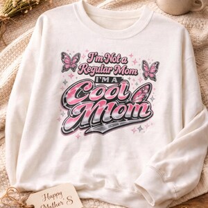 Bluza z nadrukiem „Jestem fajną mamą” | Koszulka z nadrukiem „Wredne dziewczyny” na Dzień Matki | Bluza z nadrukiem „Nie jestem zwykłą mamą” | Regina George | Zabawna koszulka