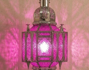 Handgemaakte roze Marokkaanse glas-in-lood hanglamp – messing lantaarn, boho-decor