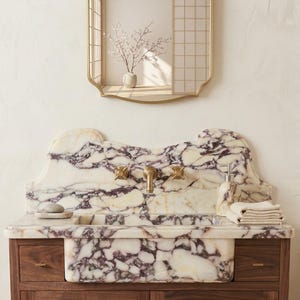 壁掛け式大理石製洗面化粧台（木製キャビネット、真鍮製コンソール脚付き）、高級カラカッタ大理石製洗面台（バックプレート付き）、受注生産