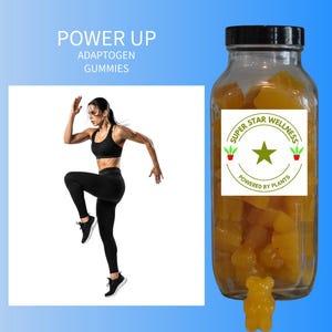 Può includere: Un barattolo di vetro trasparente pieno di orsetti gommosi arancioni, etichettato "Super Star Wellness, Powered by Plants". Una donna in abbigliamento sportivo è mostrata in posa di corsa. Il testo in alto recita "Power Up Adaptogen Gummies."