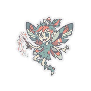 Puede incluir: Una taza de cerámica blanca con asa negra y el texto "But First, Coffee" en negrita negra. La taza se encuentra sobre un fondo borroso, sugiriendo un ambiente acogedor.