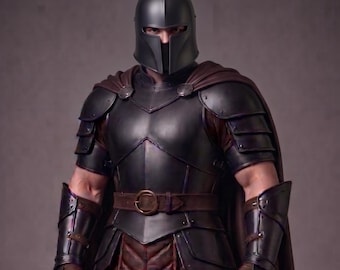 Medeltida krigarrustning i svart järn - Helkroppsriddardräkt med läderkappa - LAJP & Cosplay-kostym - Professionell medeltida återskapande