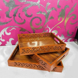 Bandejas de madera hechas a mano – Juego apilable con calado geométrico, estilo rústico de granja.