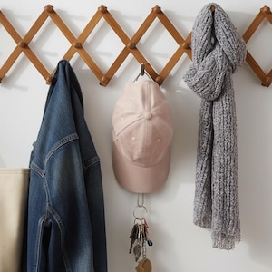 Expandable Wooden Accordion Coat Rack | 16 Peg Entryway Hat Organizer