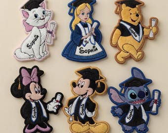 Écusson brodé de remise des diplômes Disney personnalisé, fer à coudre, boucle de crochet, cadeau personnalisé Mickey Minnie Stitch ourson promotion 2026