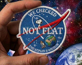 Niet platte aarde geborduurde patch, Kepler Mission NASA-stijl opstrijkbaar, grappige badge wetenschap ruimte opnaaien jas rugzak, astronomiecadeau
