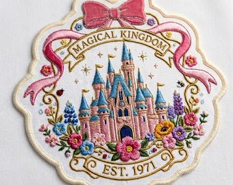 Bloemen geborduurde patch Magical Kingdom, Disney-kasteel opstrijkbare patch, bloemenbadge Est 1971 opnaaien jas rugzak, Disney-reiscadeau