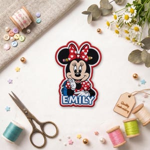 Gepersonaliseerde geborduurde Minnie Mouse-patch, aangepaste naam terug naar school potloodrugzak opstrijkbare patches voor kinderen, cadeau Disney-meisjes, jas