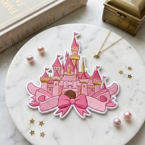 Roze prinsessenkasteel geborduurde patches, magisch sprookjeskasteel opstrijkpatch, themaparkreiscadeau, doe-het-zelftas klittenband
