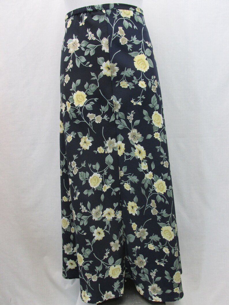 Vintage clothing,floral maxi skirt,size Large womens,yellow roses fast ship navyblue,flare swing skirt,90s,Made in USA,long summer skirt