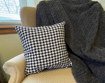 18x18 Houndstooth Cotton Envelope Pillow Cover | Black and White