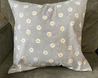 18x18 White Daisy Floral Pillow Cover | Envelope Back
