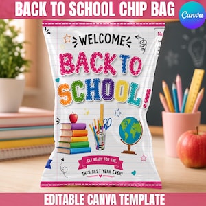 Op de afbeelding: Een witte chipzak met een lijntjespapier-textuur en de tekst WELCOME BACK TO SCHOOL. Het ontwerp bevat een stapel kleurrijke boeken, een pennenhouder, een wereldbol en de tekst GET READY FOR THE THS BEST YEAR EVER op roze banners.