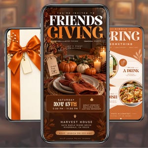 Pode incluir: Três smartphones exibindo modelos de convite digitais para Friendsgiving. A tela central apresenta uma mesa com abóboras, velas e o texto Friendsgiving, Saturday Nov 15th, 5:00 PM-11:00 PM, e Harvest House 5678 Maple Ridge Drive.