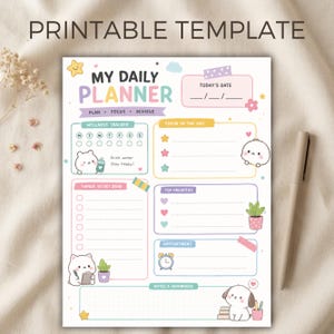 Puede incluir: Una plantilla de planificador diario imprimible con secciones en colores pastel para seguimiento de bienestar, enfoque del día, prioridades, citas y notas. La página incluye ilustraciones de animales, estrellas y flores.