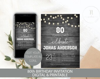 Puede incluir: Una invitación digital e imprimible para un 80 cumpleaños con un fondo de madera rústica y luces de cadena. La invitación presenta el texto "80 años queridos Celebrar Jonas Anderson" y los detalles del evento, incluyendo la fecha, la hora y la ubicación.