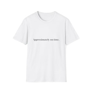 Pünktlichkeit Shirt | Ungefähr auf Zeit | Minimalistischer Text T-Shirt