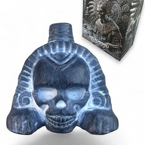 以下が含まれることがあります： 白い文字で「Welcome to our home」と書かれた素朴な木製サイン。 玄関の装飾に最適な、使い古した仕上げとシンプルなデザインが特徴です。