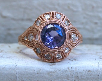 Vintage geïnspireerde Diamond Halo lavendel Sapphire verlovingsring trouwring in 14K Rose Gold.