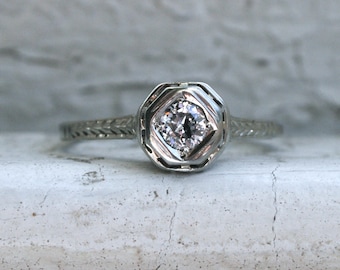 Classic Vintage 18K White Gold Diamond Solitaire Filigree Engagement Ring - 0.25ct.