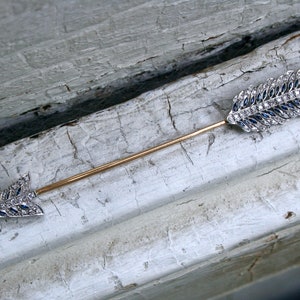 Large Vintage Sapphire and Diamond Arrow Pin/Jabot in 18K Yellow and White Gold - 2.38ct.