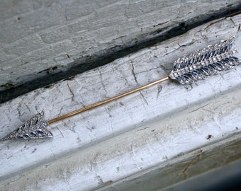 Large Vintage Sapphire and Diamond Arrow Pin/Jabot in 18K Yellow and White Gold - 2.38ct.