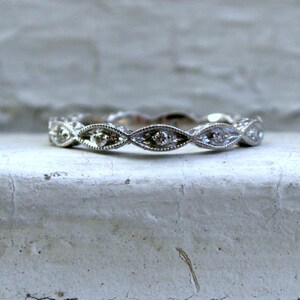 Aliança de casamento de diamante fino.