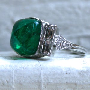 Platinum Art Deco Stijl Sugarloaf Emerald en Diamond Ring Verlovingsring Trouwring. afbeelding 3