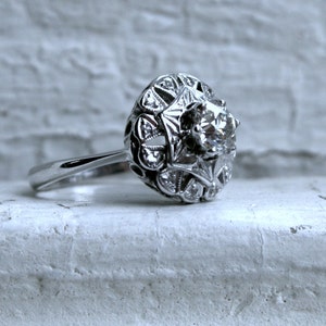 Vintage Star Cluster 18K White Gold Diamond Engagement Ring - 0.82ct.