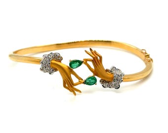 Pulseira autêntica vintage Carrera y Carrera 'Hands' em ouro amarelo 18K com esmeraldas e diamantes.