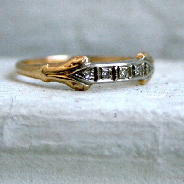 Sweet Vintage 14K Yellow Gold Diamond Wedding Band.