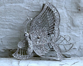 Gorgeous Vintage 18K White Gold Diamond Butterfly Brooch - 0.97ct.