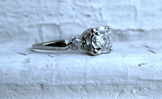 Vintage 14K Oro Blanco Tres Piedras Diamante Anillo de Compromiso 0.86ct. Etsy Mexico
