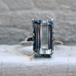 Vintage Aquamarine Solitaire Ring Engagement Ring in 18K White Gold 6.00ct. image 5