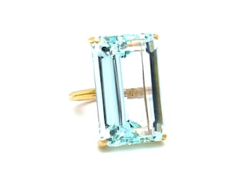 Anel solitário vintage em ouro amarelo 18K com água-marinha - 30,00 ct