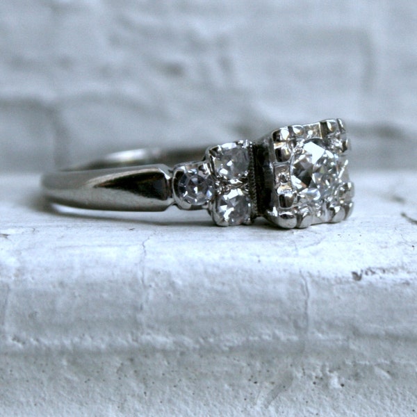 Pierścionek zaręczynowy z białego złota próby 14K z diamentem – 0,71 ct