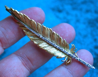 Gorgeous 18K Yellow Gold Diamond Feather Pin/Pendant - 0.42ct.