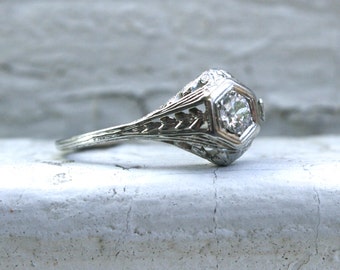 Perfect Vintage Filigree 18K White Gold Solitaire Diamond Engagement Ring - 0.25ct.