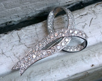 Retro Diamond Bow Pin – 18K White Gold, 10.05ct Diamond Pendant