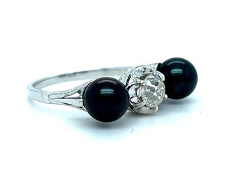 Beautiful Vintage 14K White Gold Black Pearl and Diamond Ring - 0.50ct.